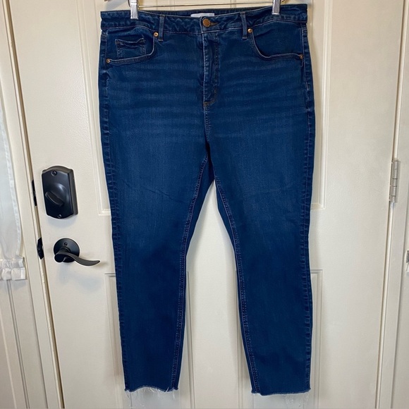 LOFT Women's Sz 16 Slim Pockets Blue Jeans Denim Raw Hem So Comfy! - Picture 1 of 12